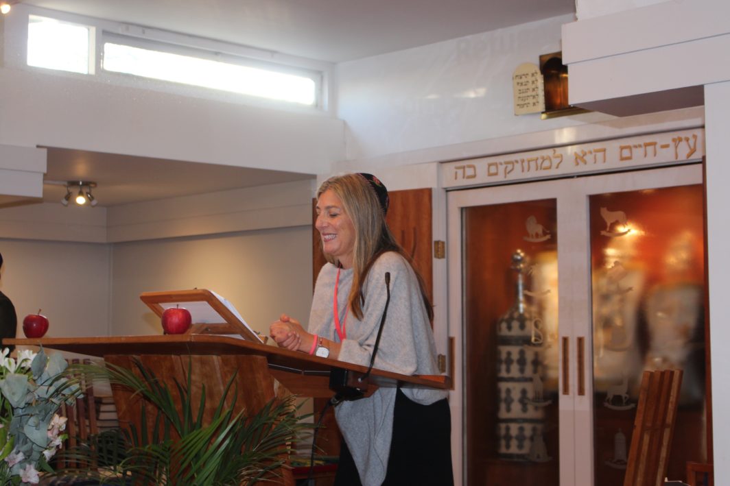 Rabbi Rebecca Birk at Finchley Progressive Synagogue (FPS) action for refugees