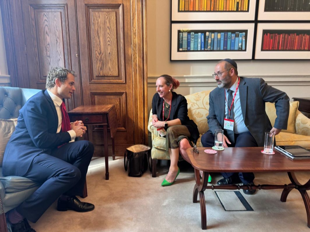 Rabbi Josh Levy and Rabbi Charley Baginsky with Hamish Falconer